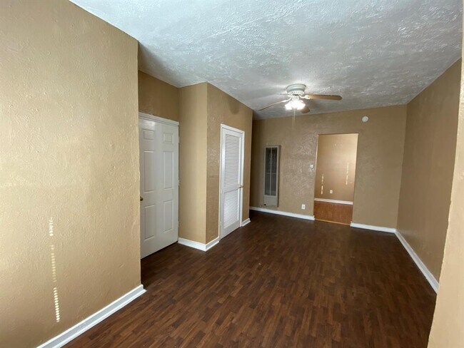 Building Photo - 801 N Lancaster Ave