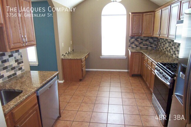 Foto del edificio - 3756 W Greenleaf St