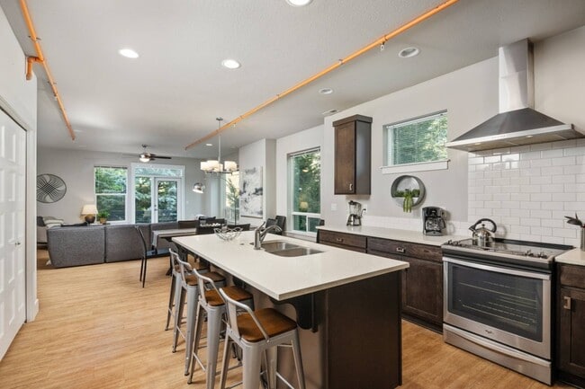 Building Photo - 4526 SE 41st Ave