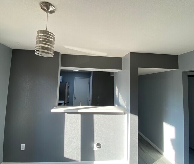 Dining Area - 1150 N Buffalo Dr