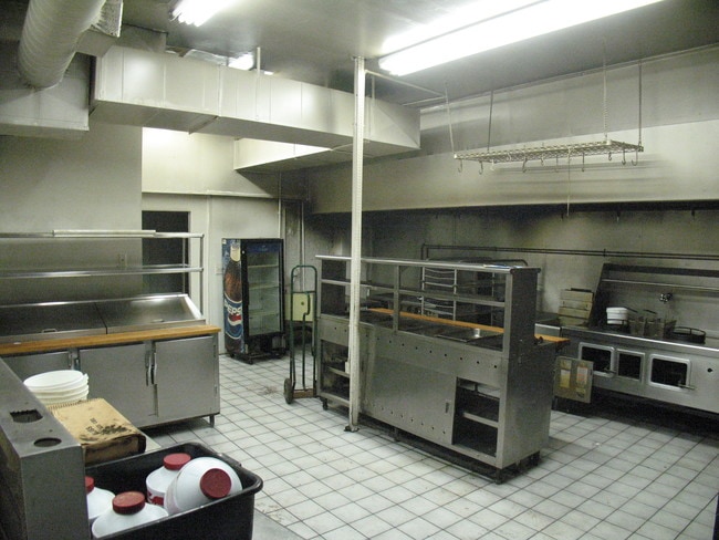 Otro - 2748 N. Lincoln