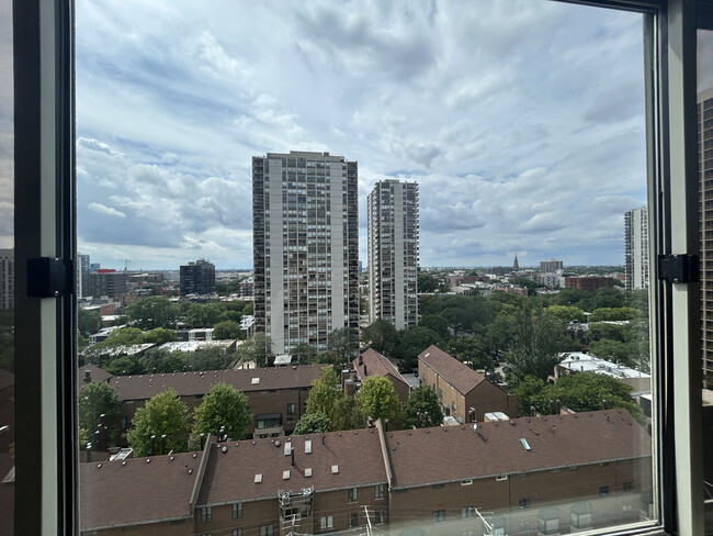 Building Photo - 1344 N Dearborn St
