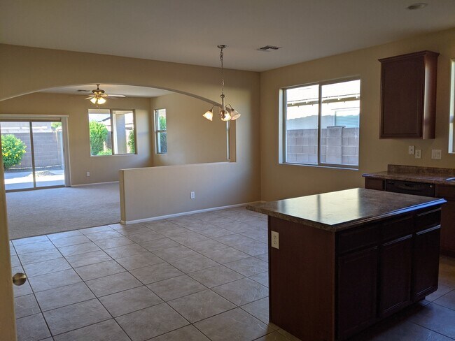 Foto del edificio - 17525 W Larkspur Dr
