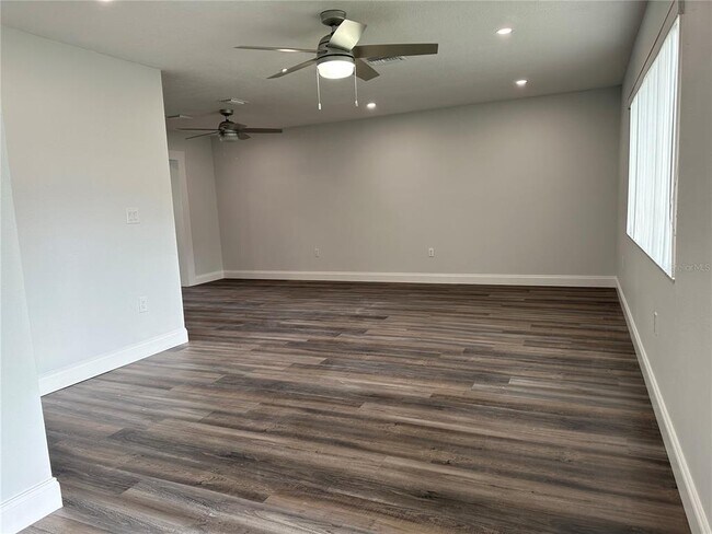 Building Photo - 7647 Gibraltar Ct N