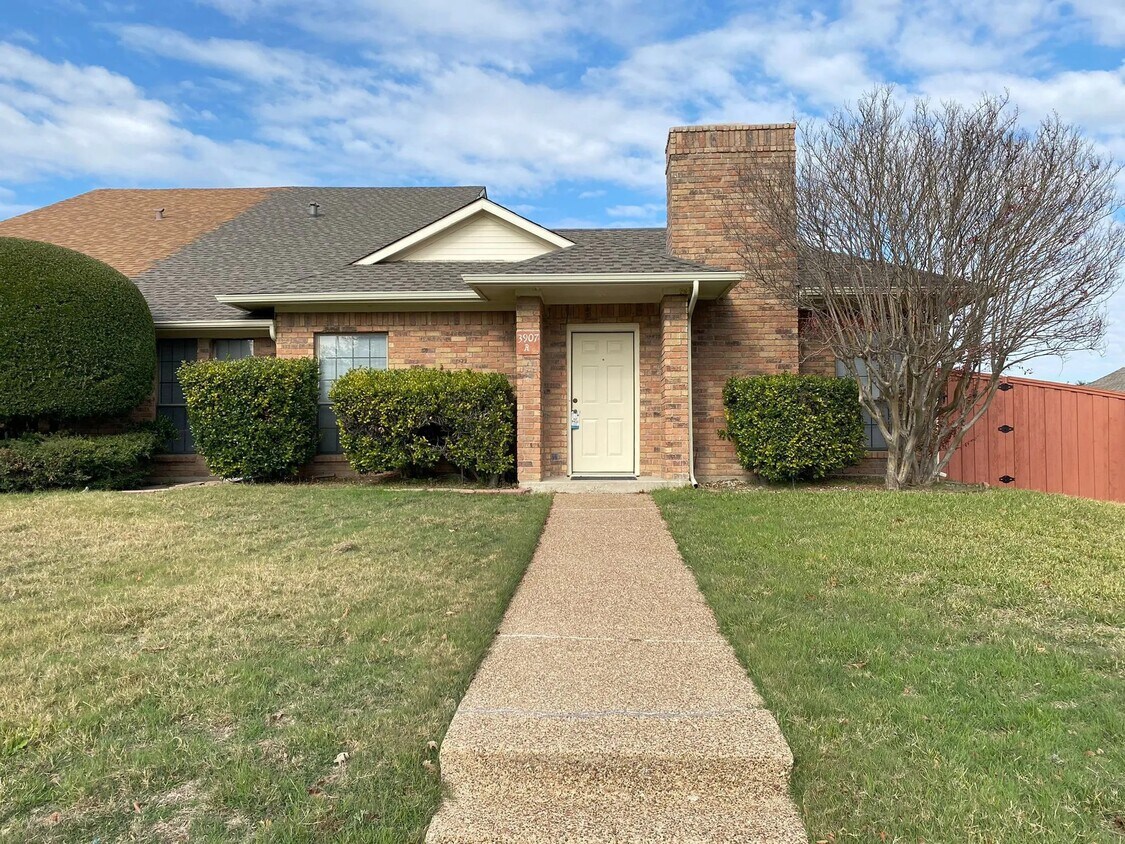 Primary Photo - 3907A Irvine Dr