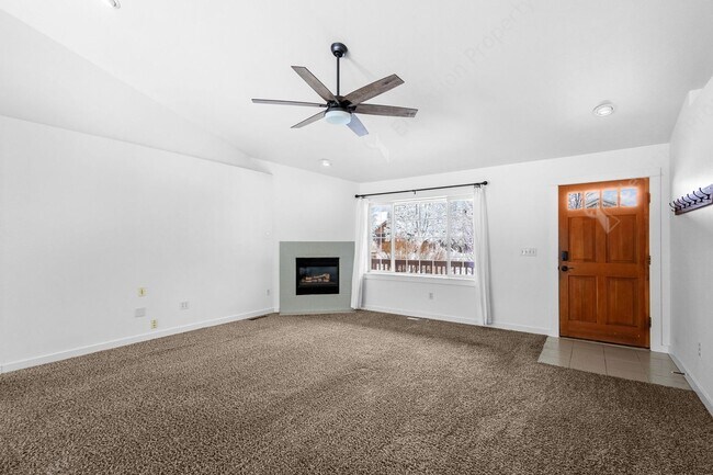 Foto del edificio - Northeast 3 BR - 2 BA Single-level Home w/ large Backyard