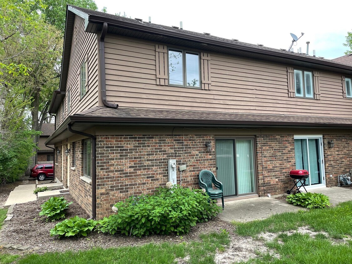 314 N Airlite St Unit 314, Elgin, IL 60123 Condo for Rent in Elgin