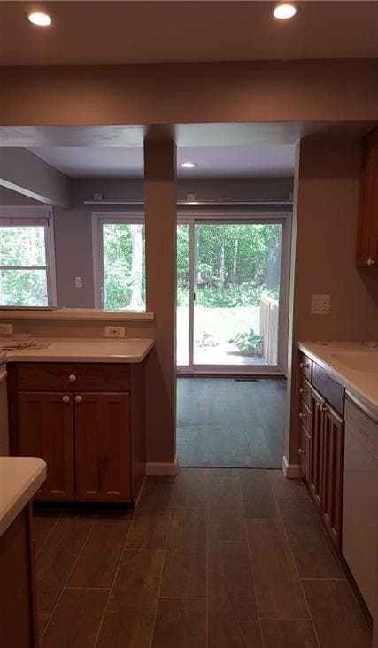 Building Photo - 1572 Brentwood Dr