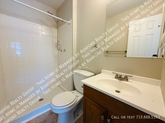 Foto del edificio - 537 Blossom Field Rd