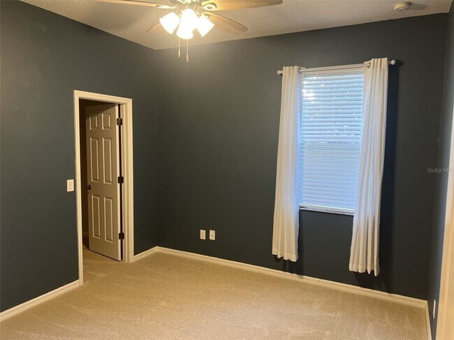 Building Photo - 105 E Blue Water Edge Dr