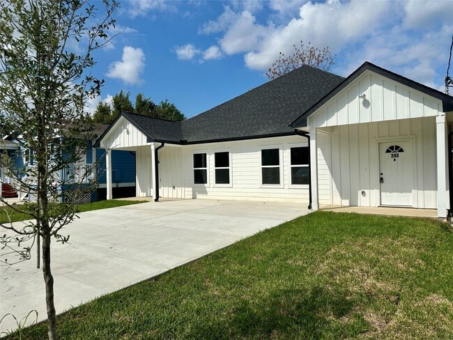 Building Photo - 243 Broadhurst Dr