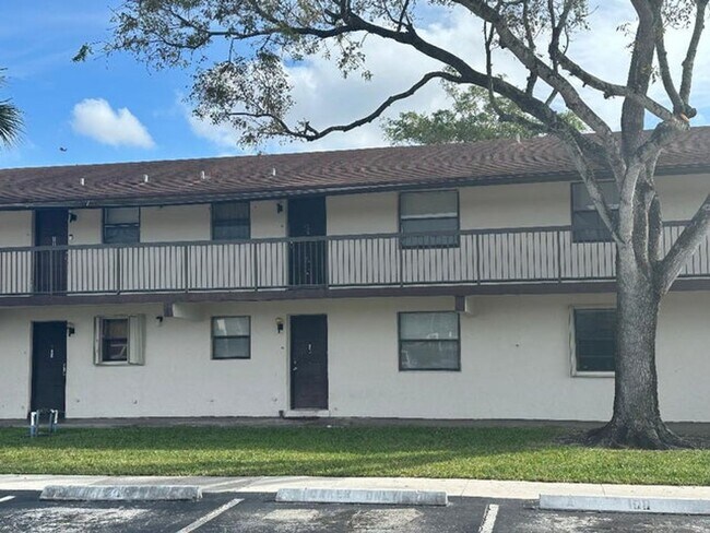 Building Photo - 6001 Shakerwood Circle 203, Tamarac, FL 33319