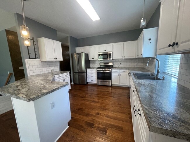 Building Photo - Home For Rent Papillion