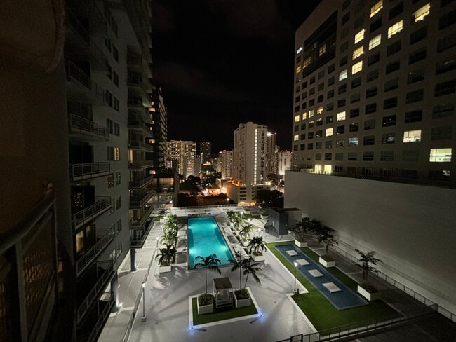Photo - 690 SW 1st Ct (Miami, FL) Apartment