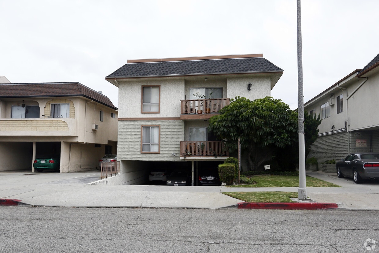 Building Photo - 3307 Mentone Ave