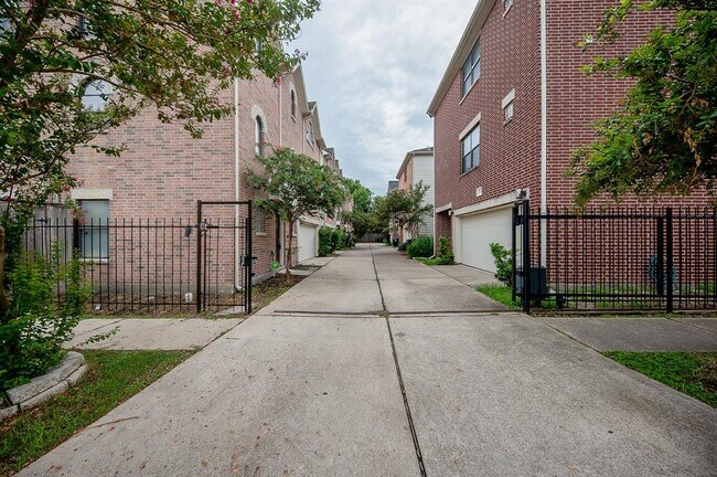 Building Photo - 5907 Petty St