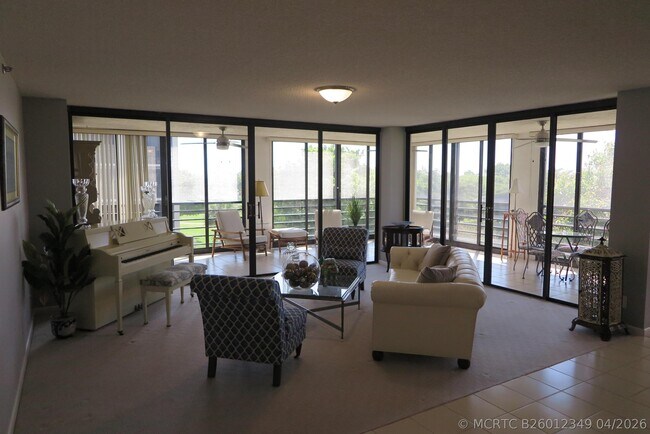 Foto del edificio - 7578 Regency Lake Dr