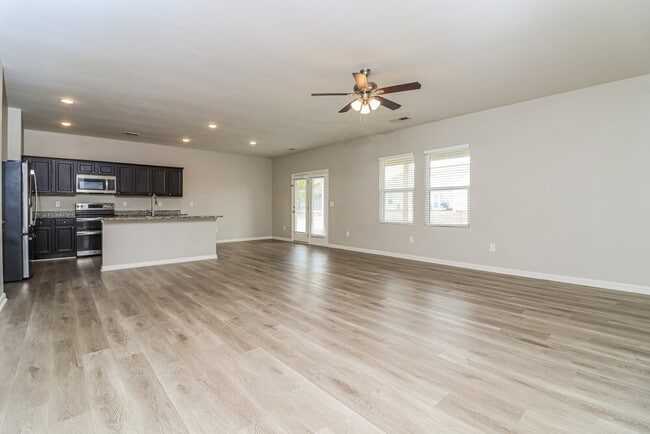 Building Photo - 145 Cottontail Ln