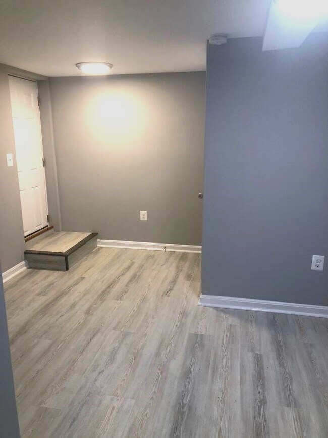 Foto del edificio - 3445 Juneway-1 AVAILABLE $700