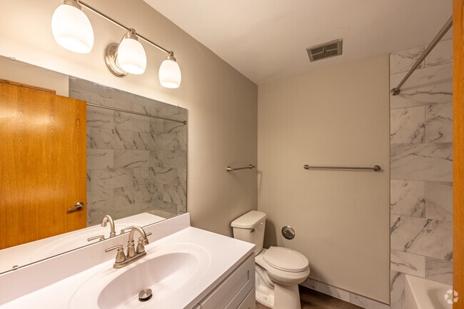 1 Bedroom Large Remodel - 590SF - Bathroom - Lyndale Garden