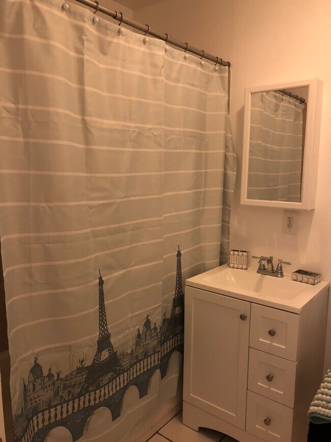 Full bath - 527 Ridge Ave