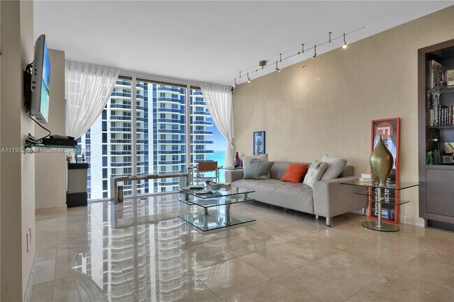 Foto del edificio - 4775 Collins Ave