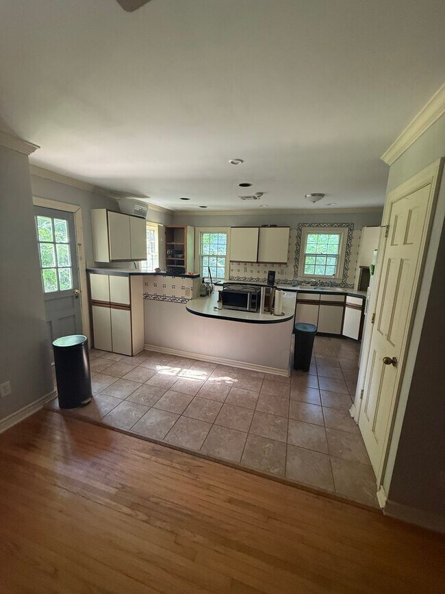 Building Photo - Better Photos Coming Soon! Charming Midtown Retreat with Office/Extra Bedroom, Hardwood Floors an...
