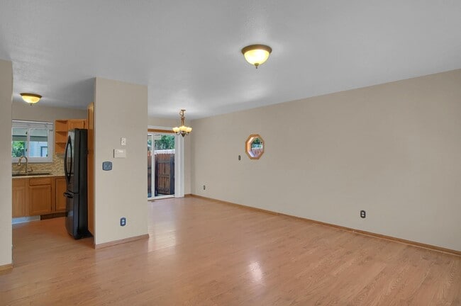 Building Photo - Nice 4 Bed 2 Bath Home with Oversized Gara...