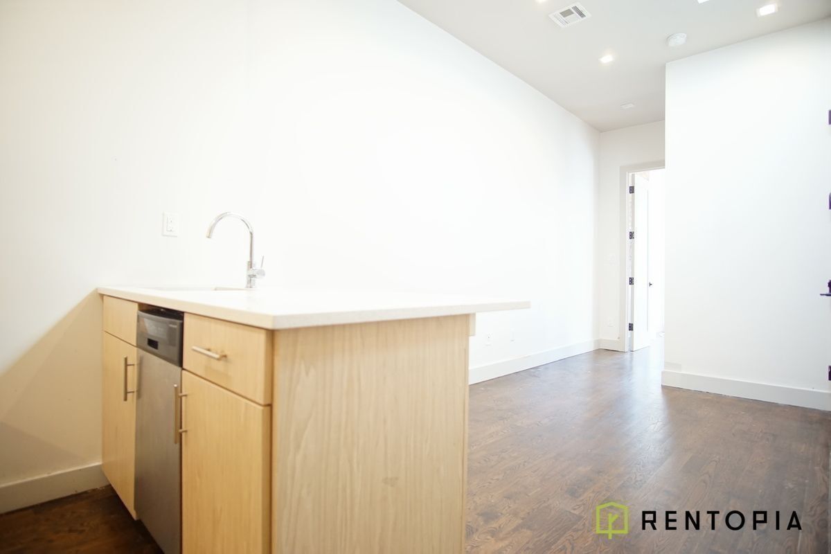 Foto principal - 1348 Hancock St