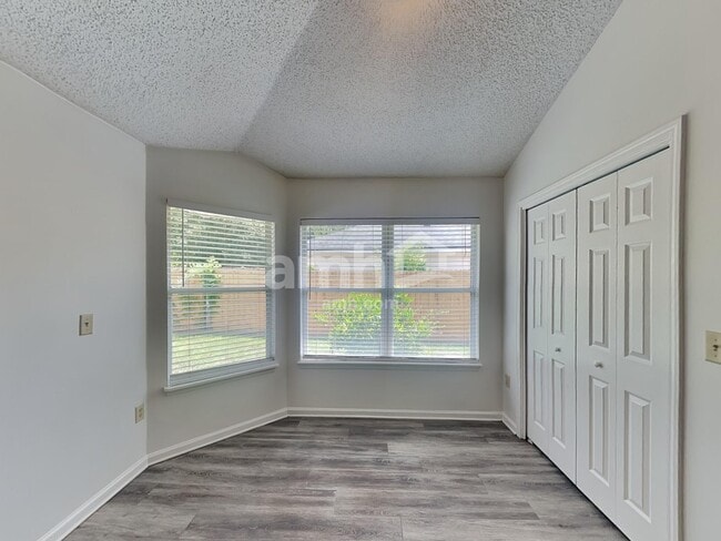 Building Photo - 685 Mackenzie Cir