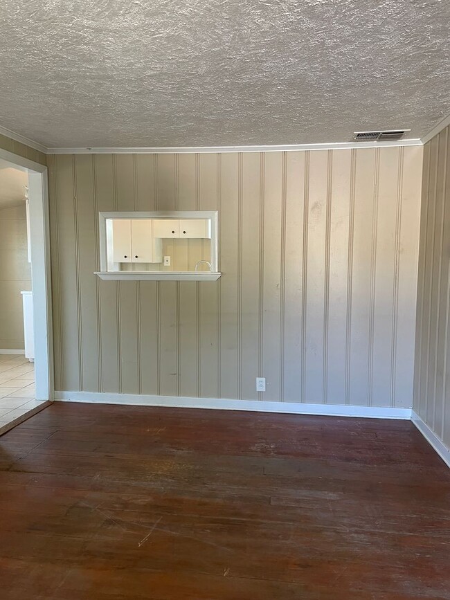 Building Photo - Cute & updated 1 bedroom 1 bathroom Fresno...