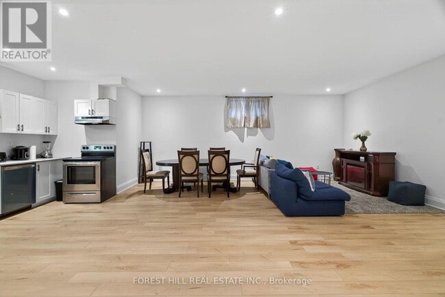 Building Photo - 645 Coldstream Ave