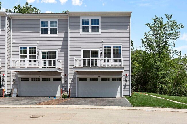 Foto del edificio - 142 Canterbury Way