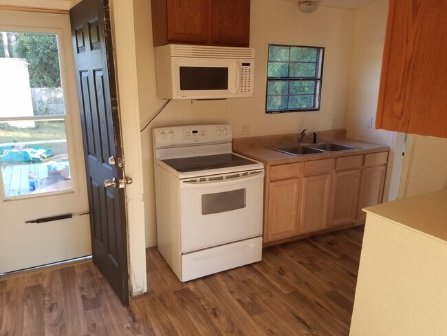 Building Photo - 4094 Nashville Dr