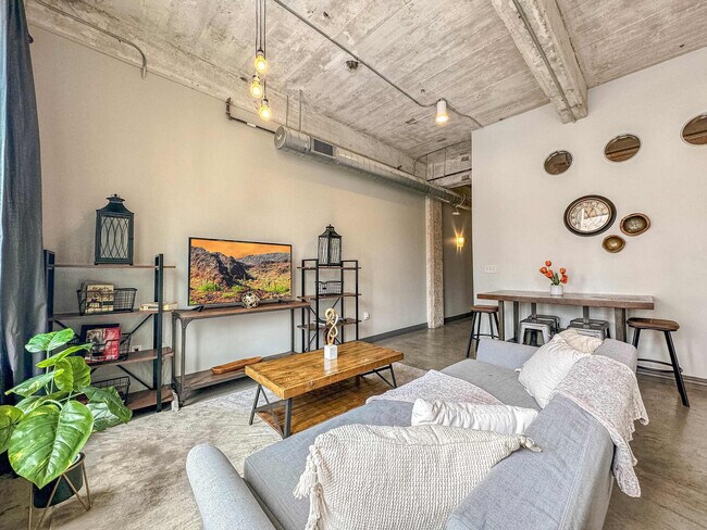 Foto del edificio - 555 Evergreen St