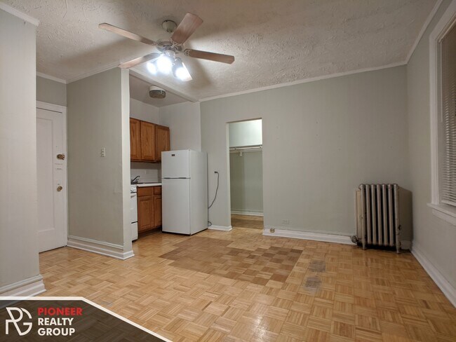 Foto del edificio - 711 W Belmont Ave