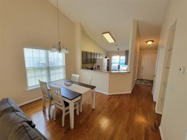 Foto del edificio - 144 Palm Ct