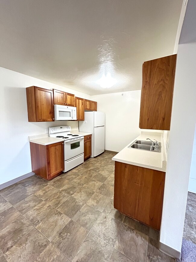 Kitchen - Legacy Village Apartments