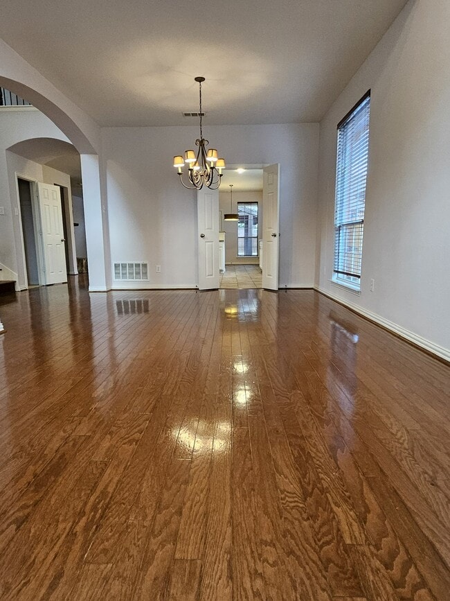 Building Photo - 1221 Capital Dr