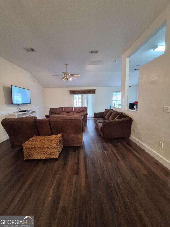 Foto del edificio - 505 Lake Jordan Blvd W