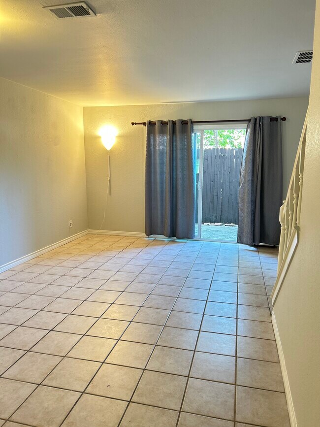 Foto del edificio - 644 W Collins St