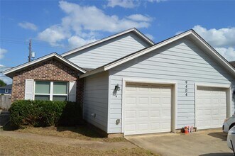 Building Photo - 9404 Menchaca Rd