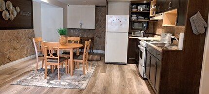 Building Photo - 127 Hearth Cres