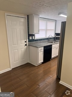 Building Photo - 2136 Golfview Dr SE