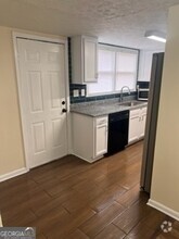 Building Photo - 2136 Golfview Dr SE