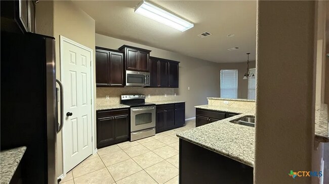Building Photo - 6904 Osbaldo Dr