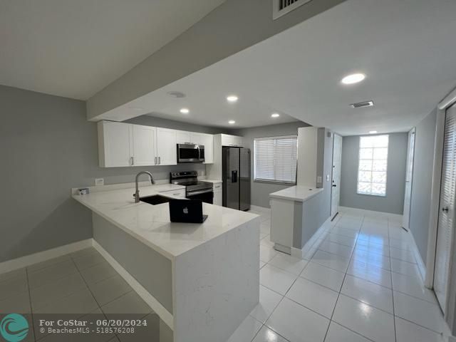 Foto del edificio - 16411 Blatt Blvd