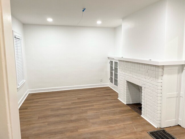 Foto del edificio - 979 Northwest Blvd