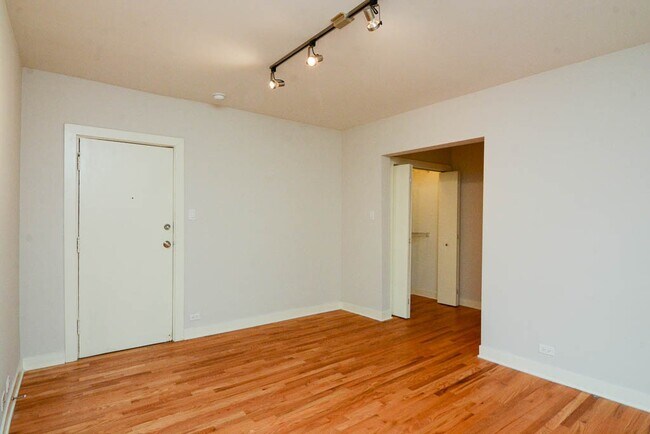 Foto del edificio - 2425 N Kedzie Blvd