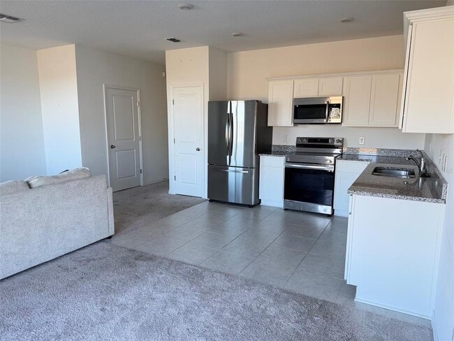 Building Photo - 253 Mandovi St